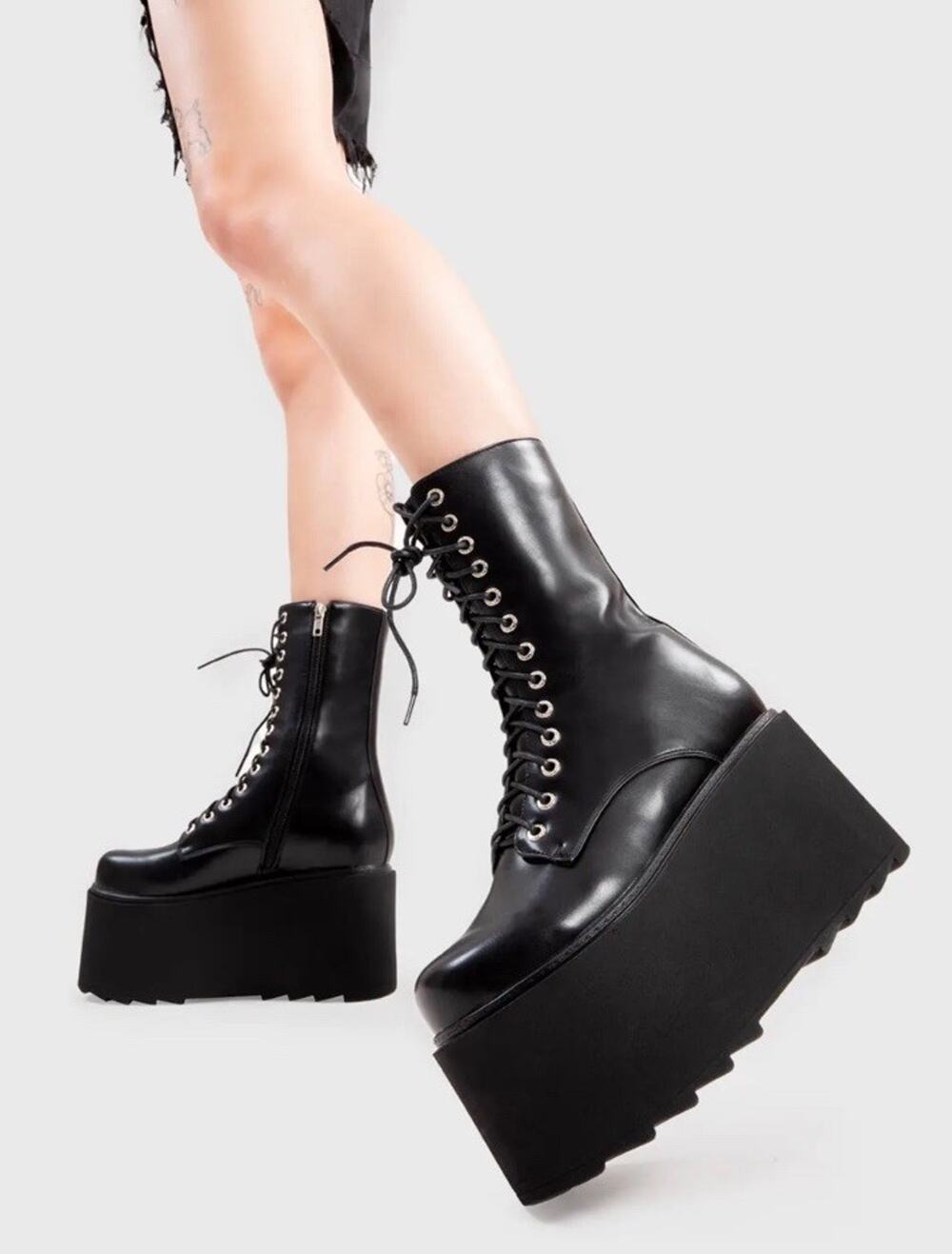 La Moda Women’s Steady Black Lace Up Combat Boots Size 6 New
